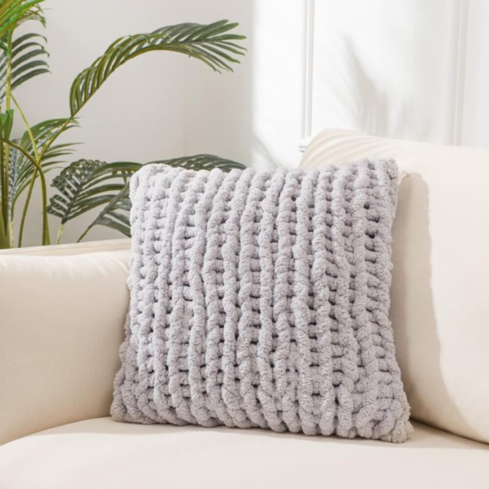 🪷NWOT Grey Chunky Knit Pillow Cover, 18" X 18"